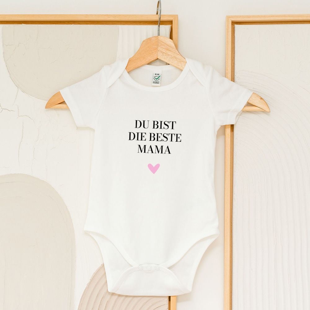 Personalisierbarer Baby Body mit Spruch und Herz